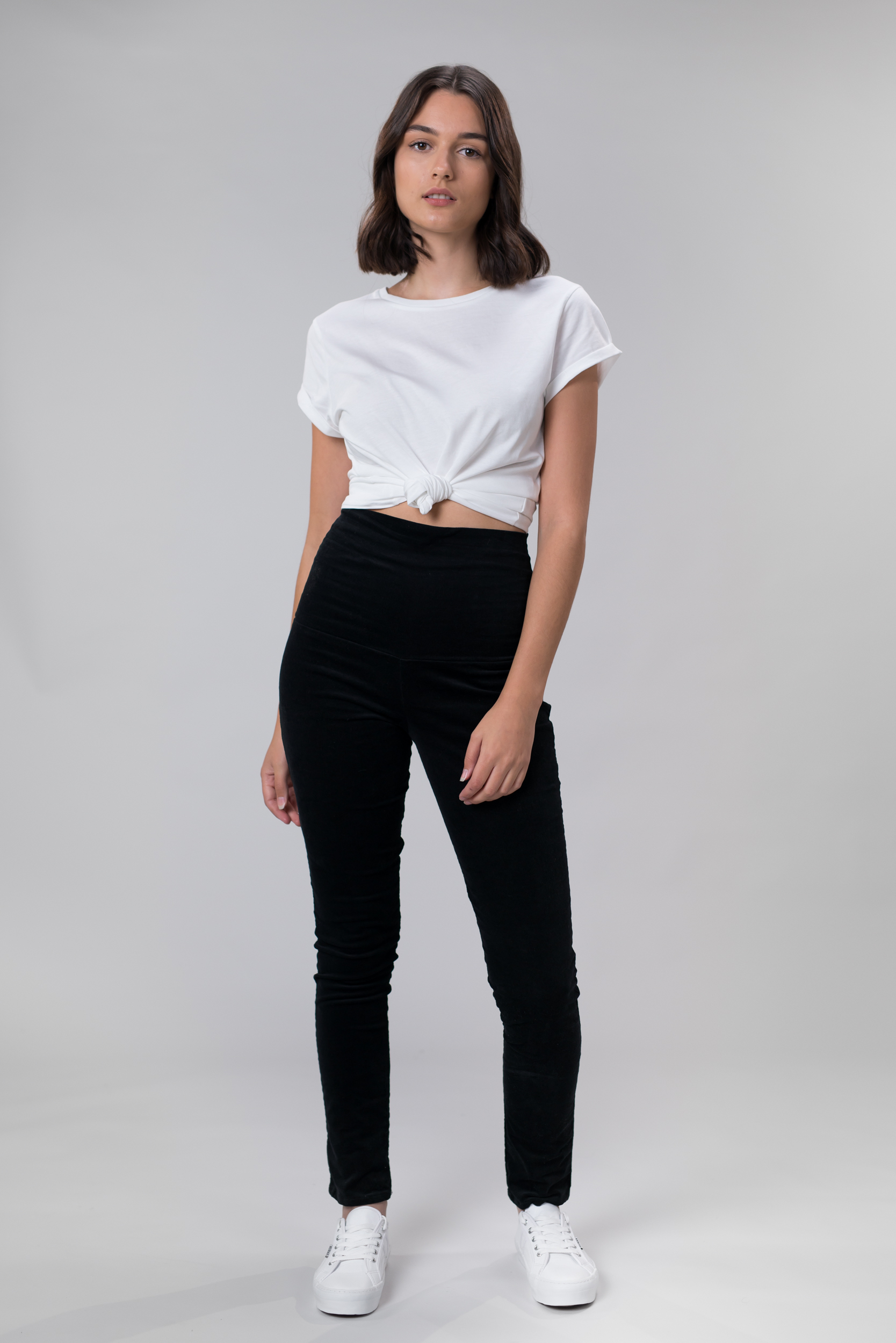 Magic Slim Pant in Black - Wilga